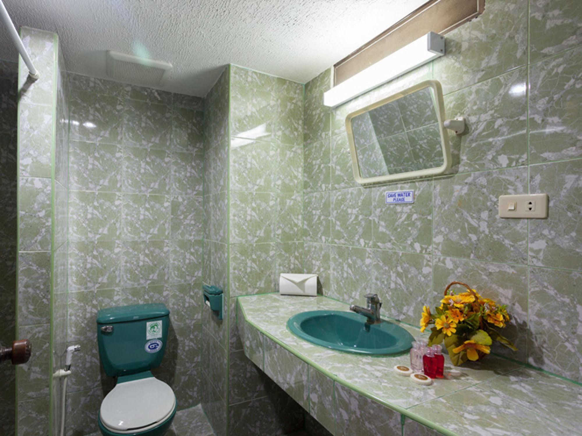 Simple Boutique Seabreeze Hotel Patong Kültér fotó